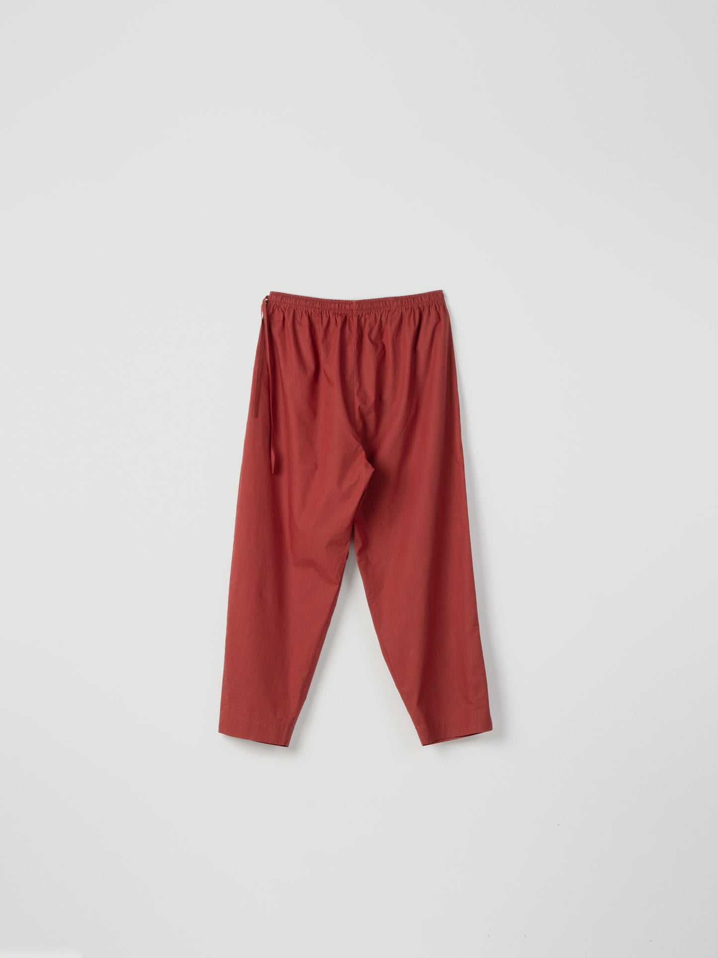 RED TUCK PANT.