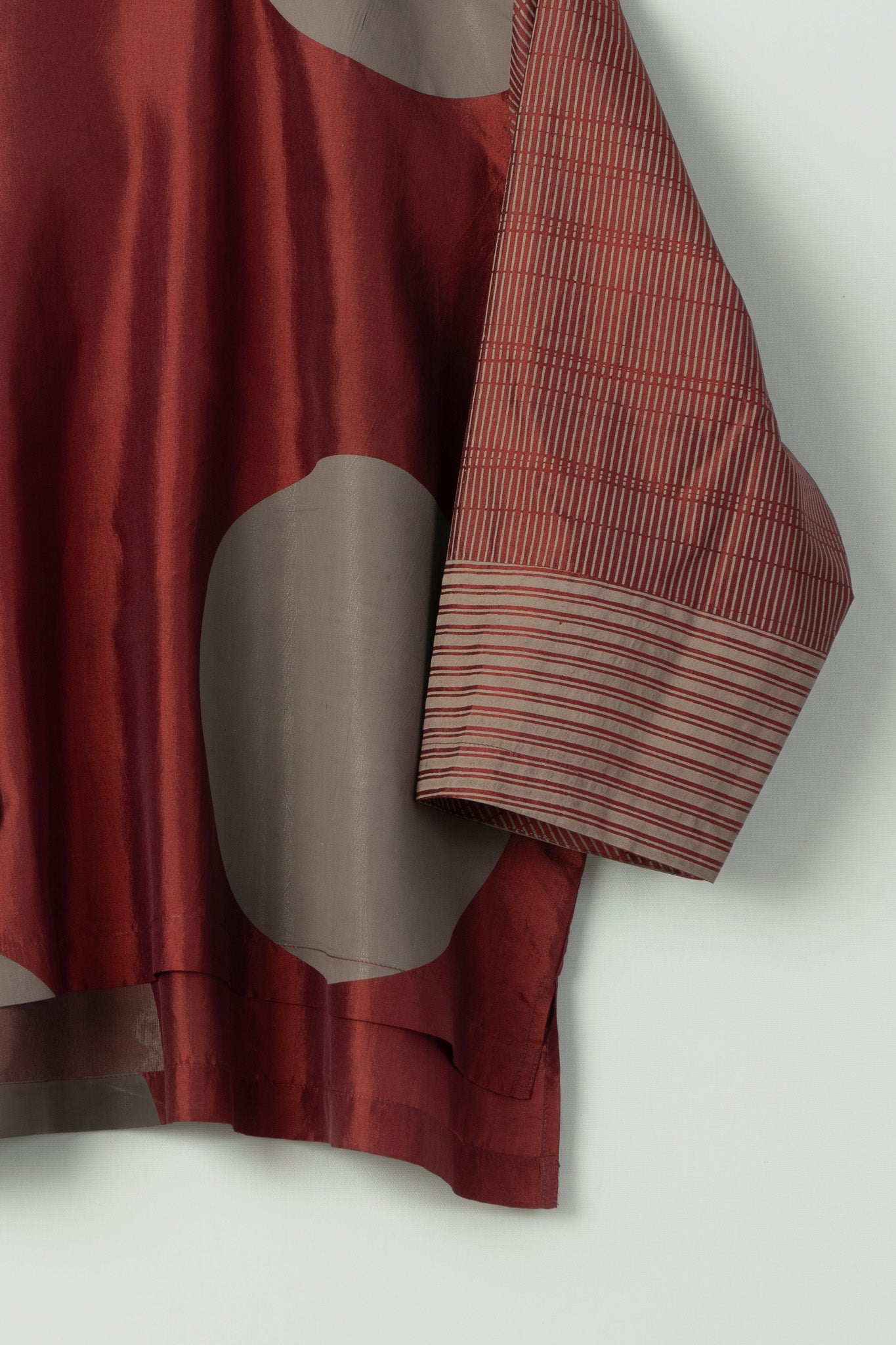 BURGUNDY BIG DOT TOP