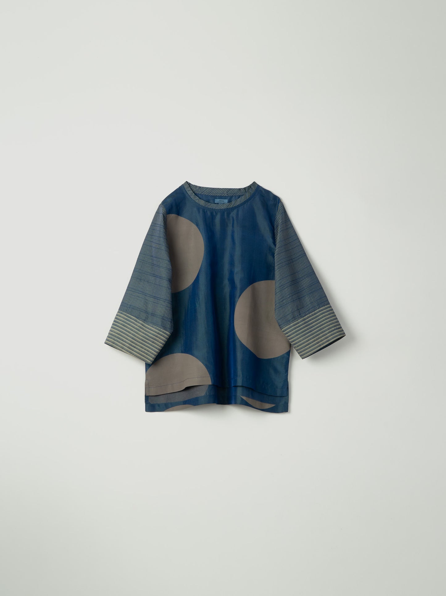 NAVY BIG DOT TOP