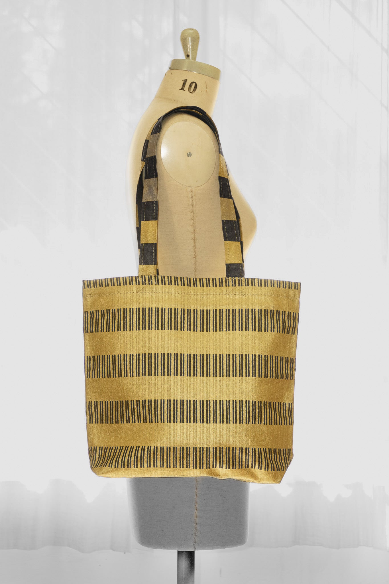 GOLD TOTE