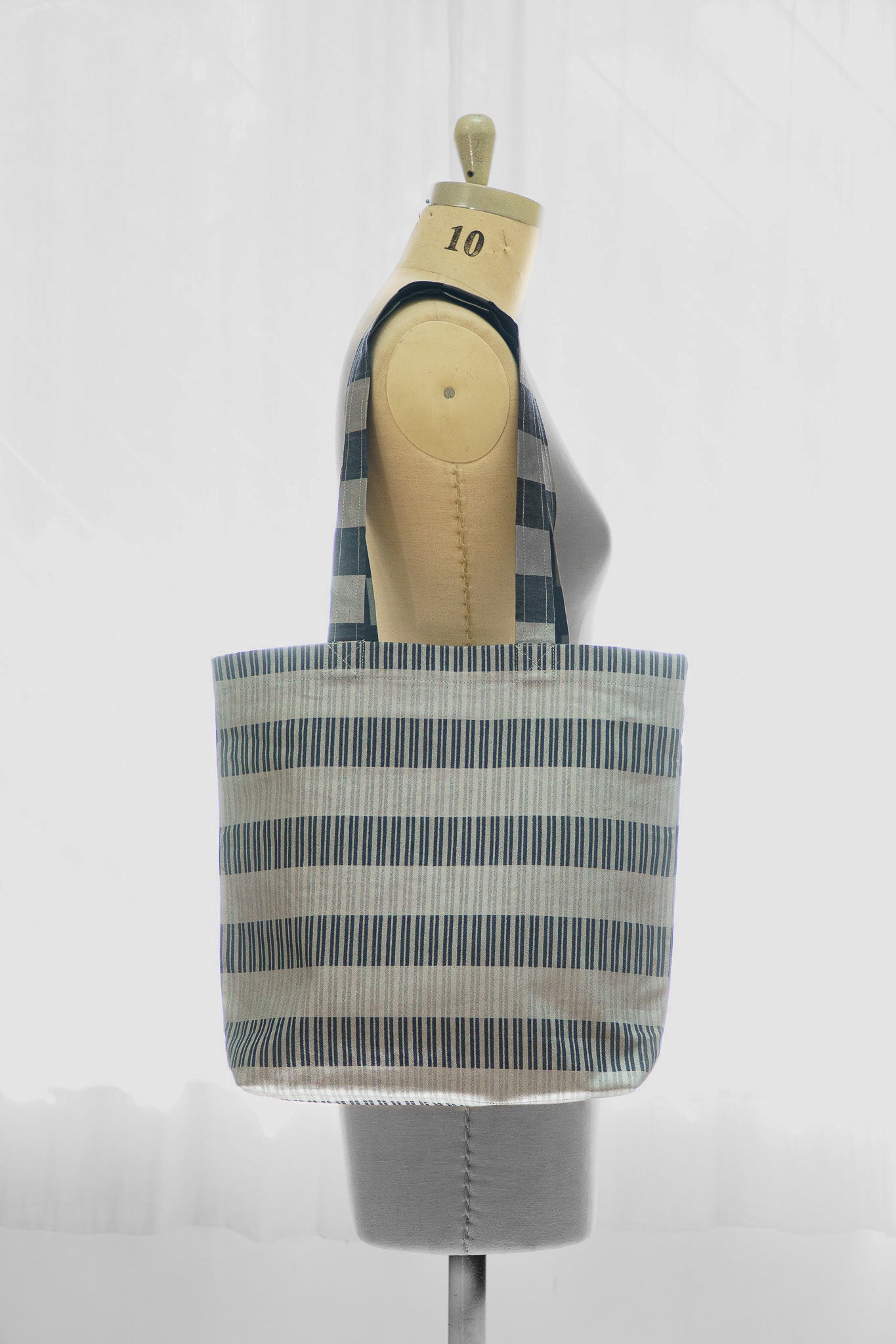 SILVER TOTE
