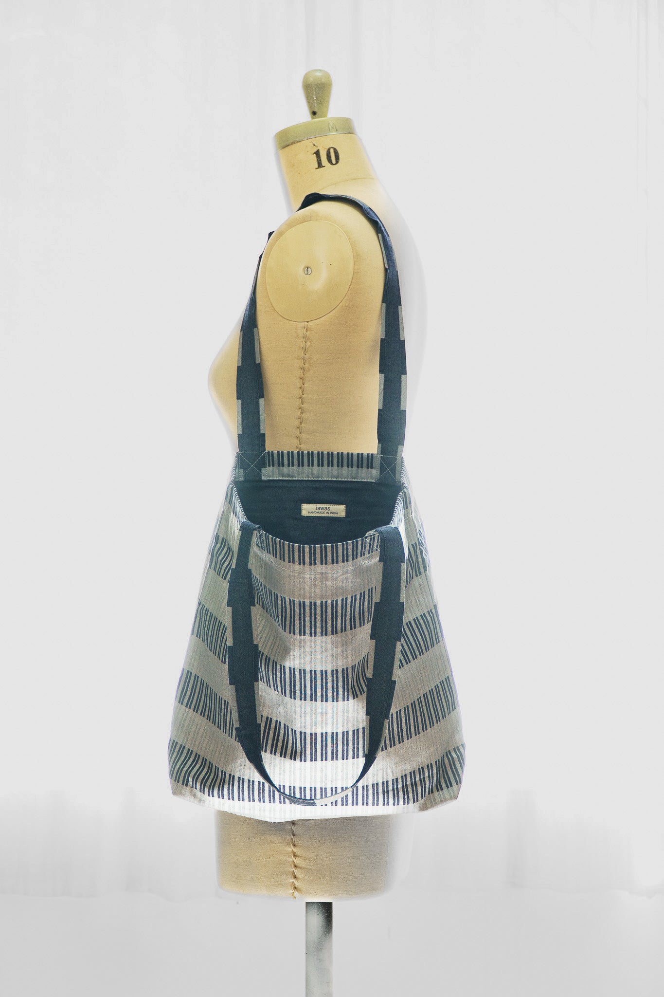 SILVER TOTE