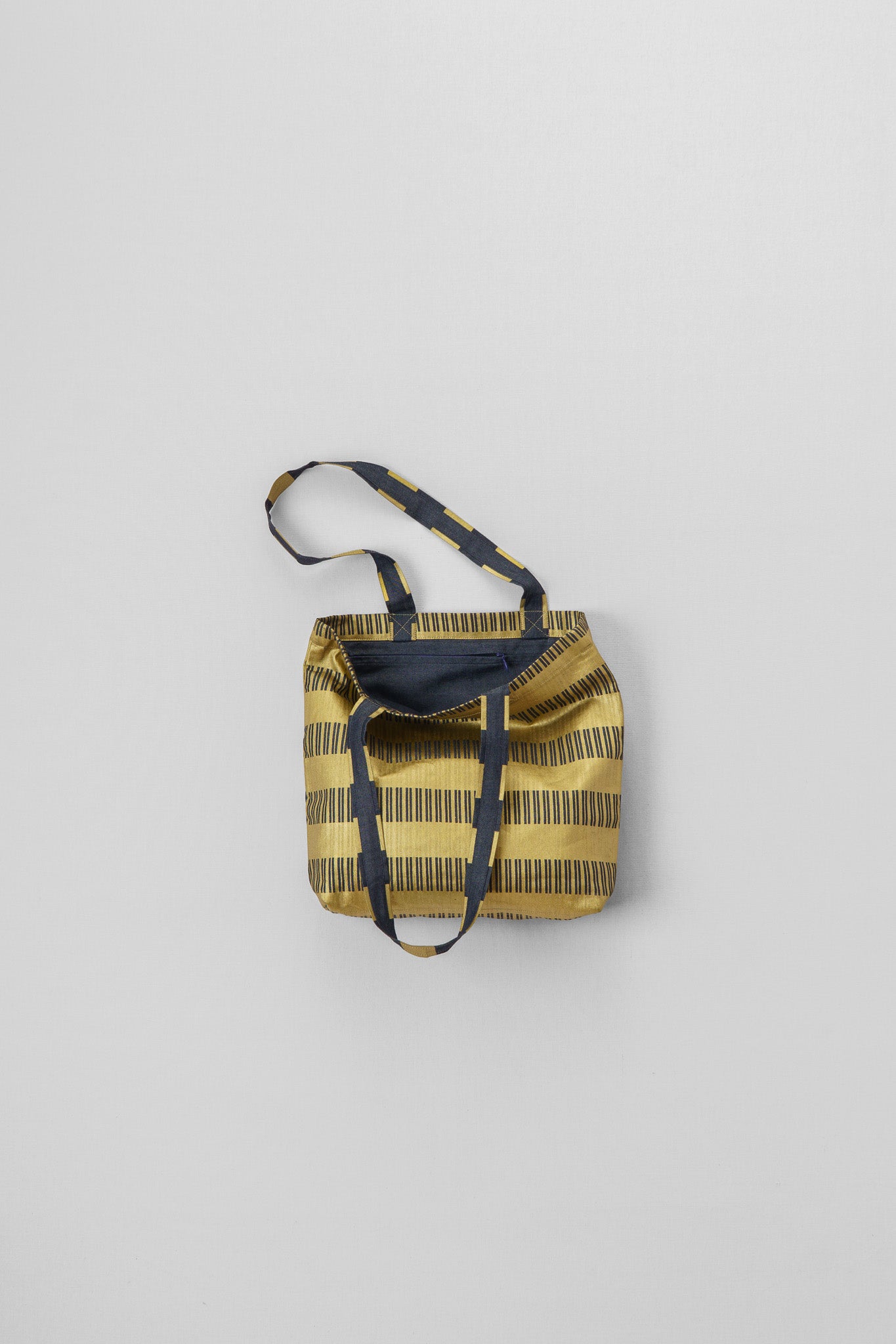 GOLD TOTE