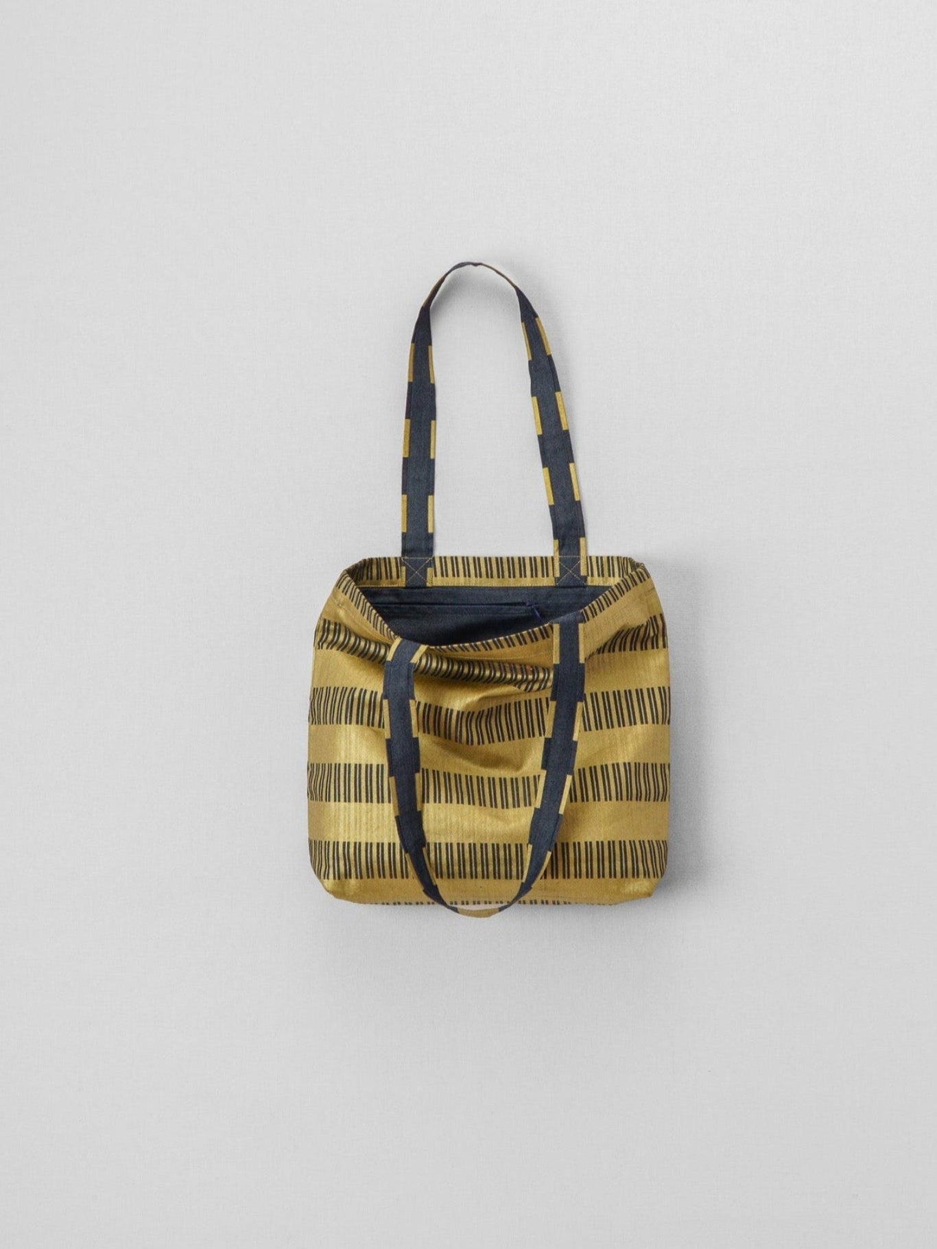 GOLD TOTE