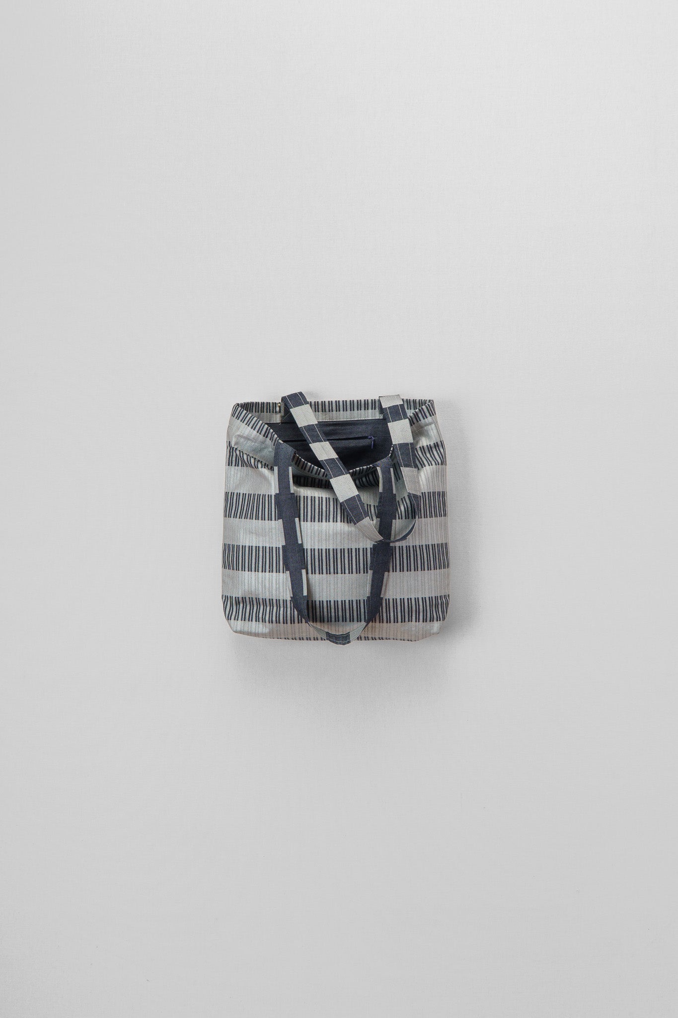 SILVER TOTE