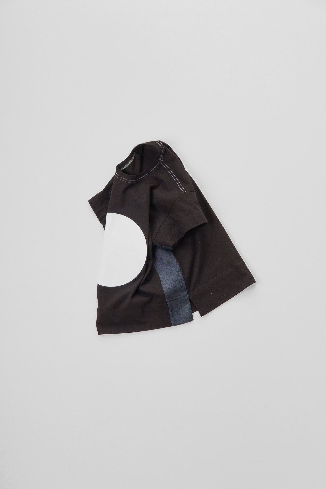 BLACK DISQ T-SHIRT