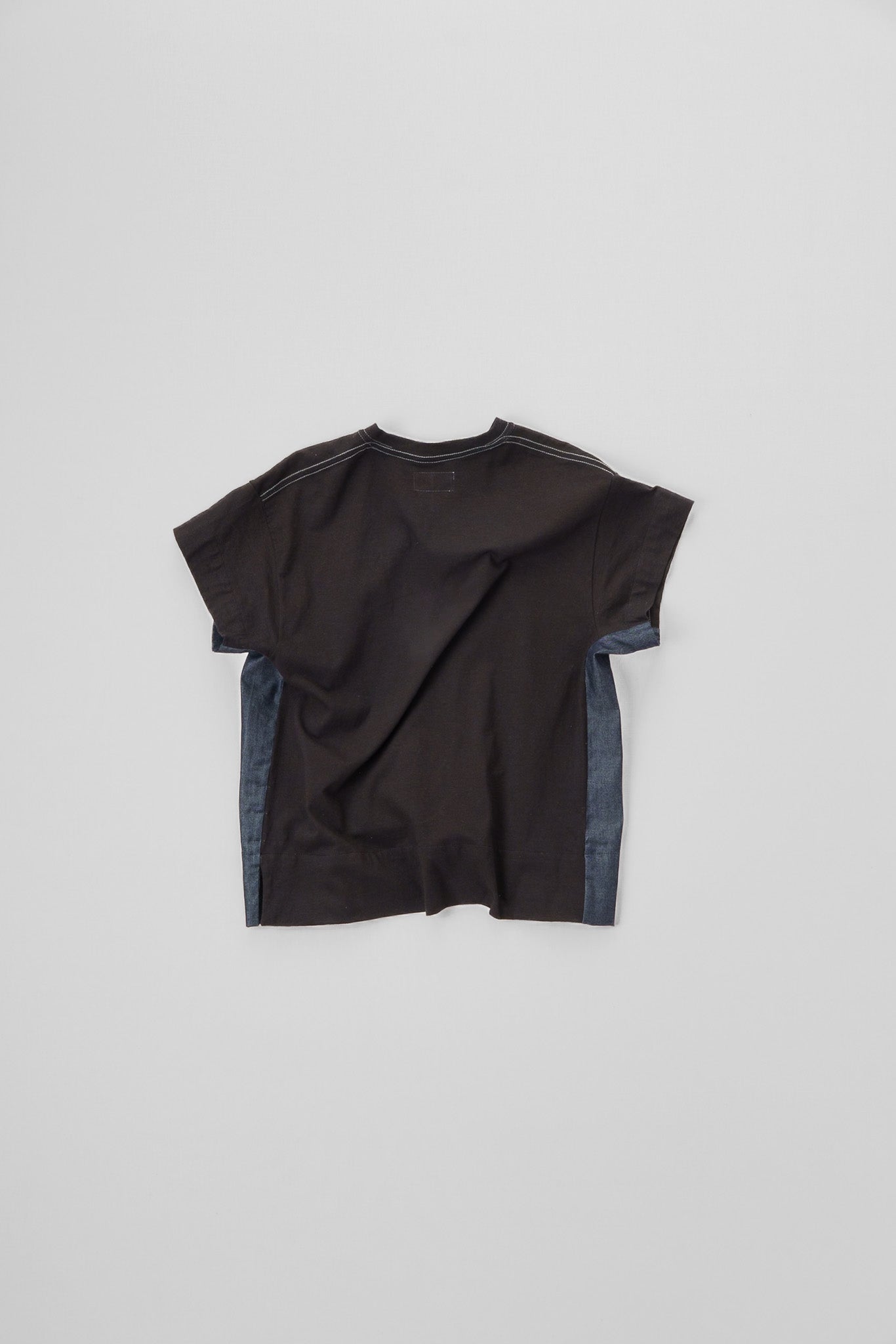 BLACK DISQ T-SHIRT