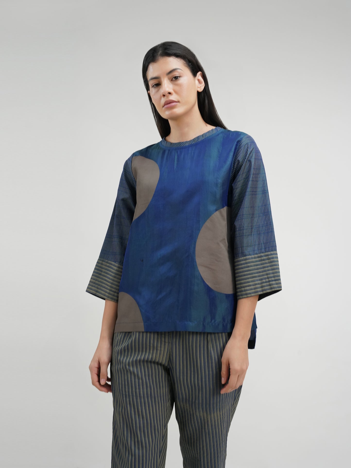 NAVY BIG DOT TOP