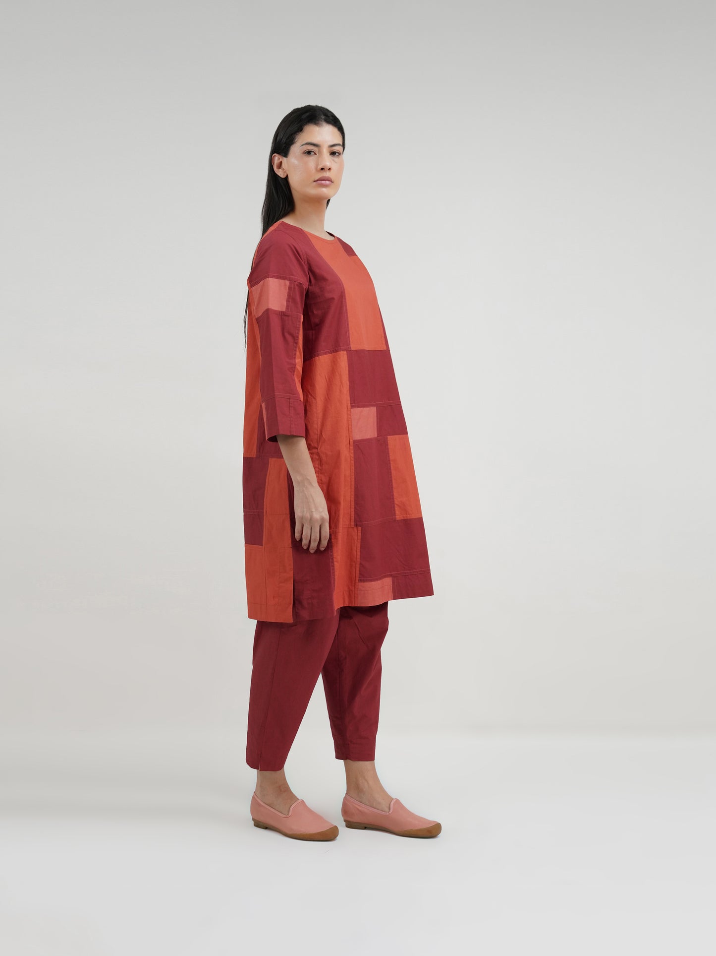 RED TUCK PANT.