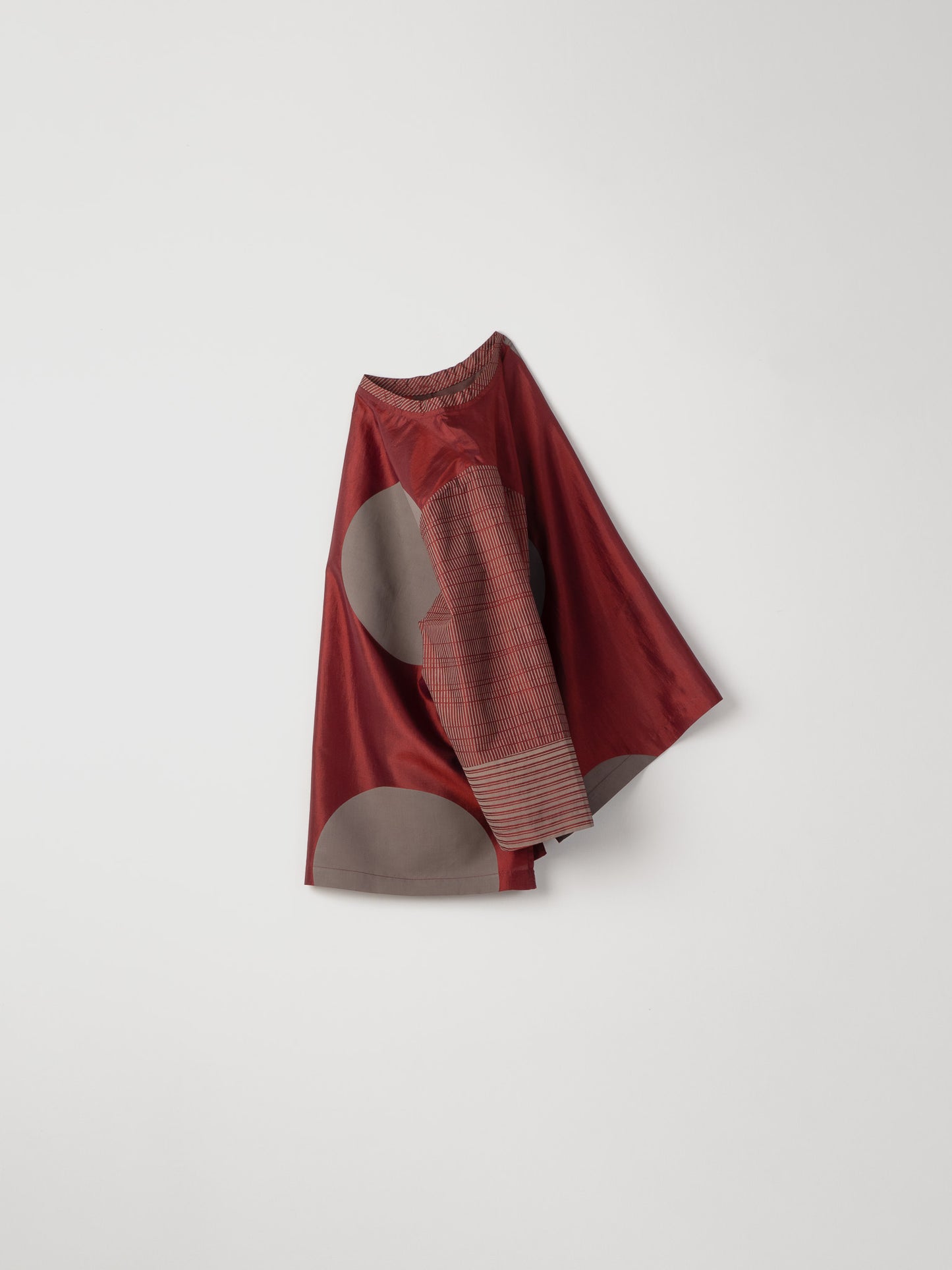 BURGUNDY BIG DOT TOP