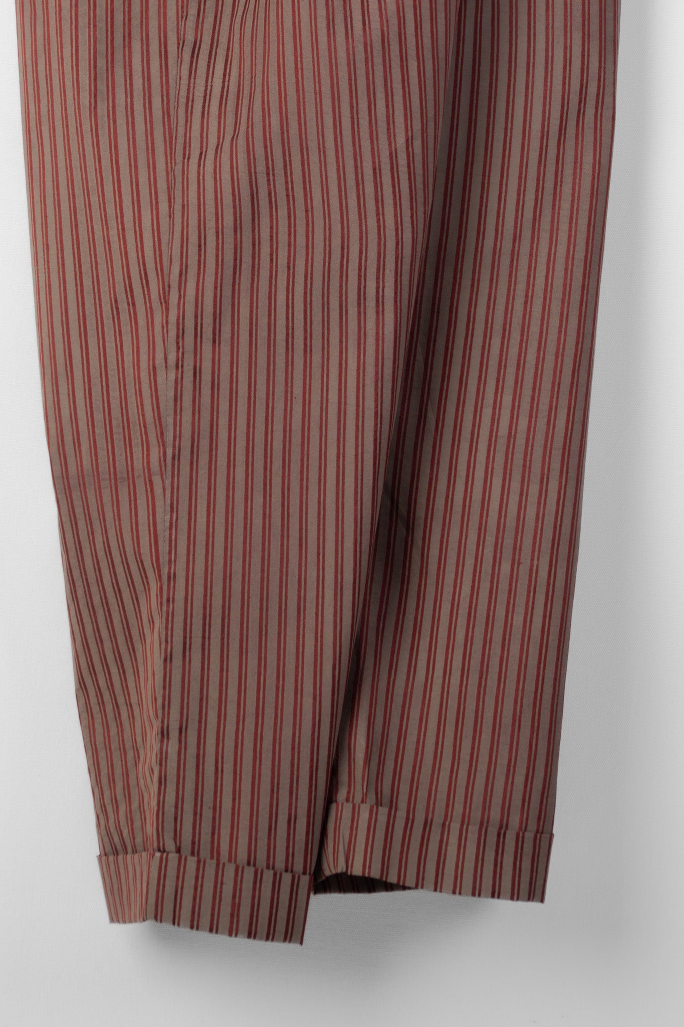 BURGUNDY WITH GREY STRIPE PAINT
