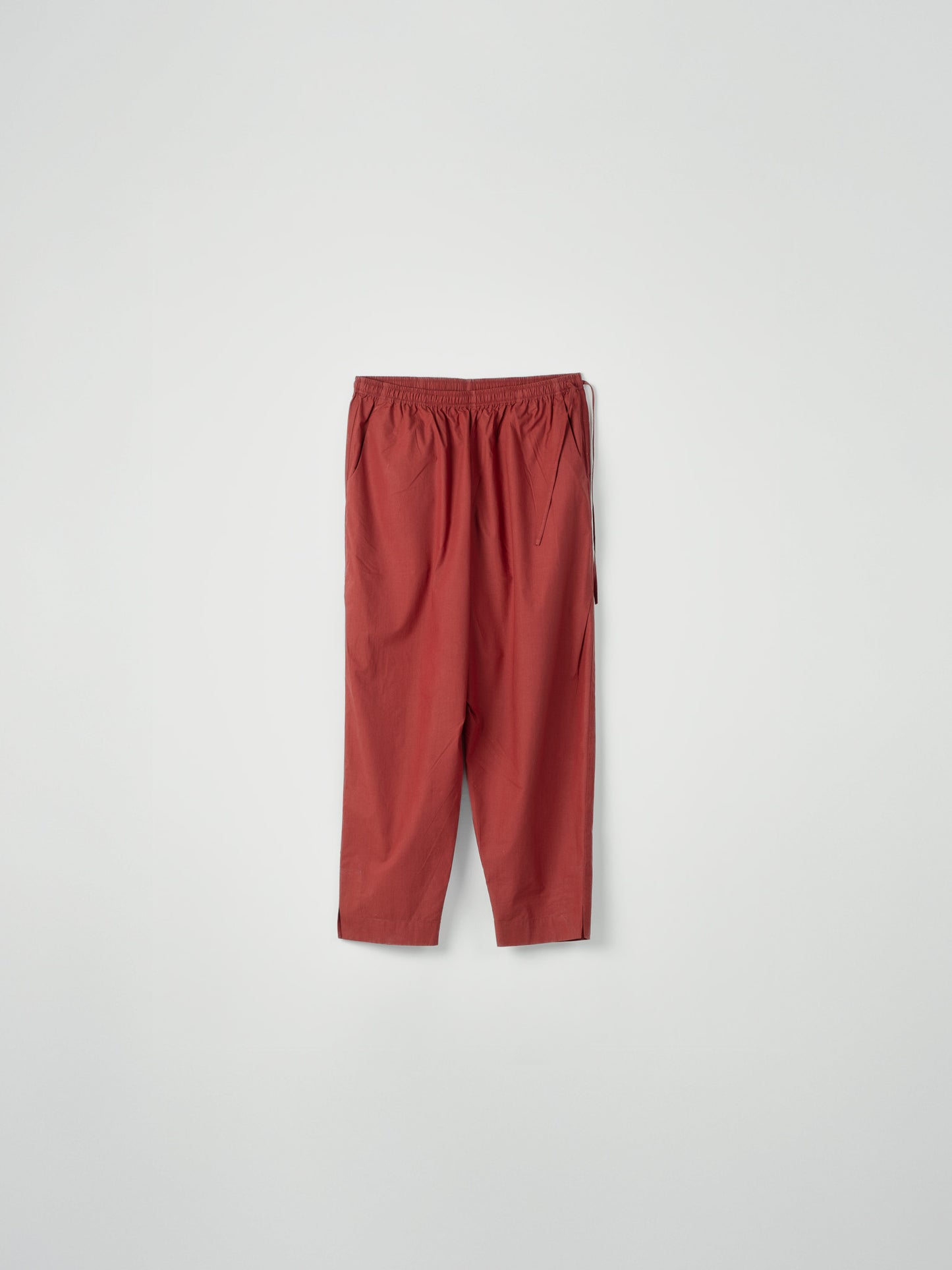 RED TUCK PANT.