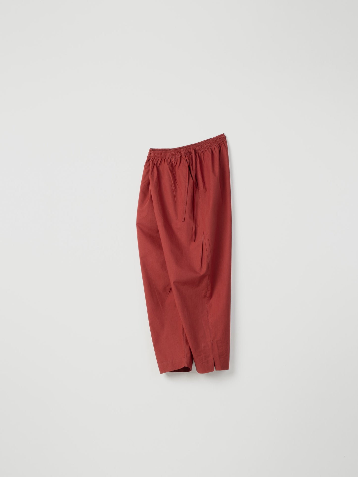 RED TUCK PANT.