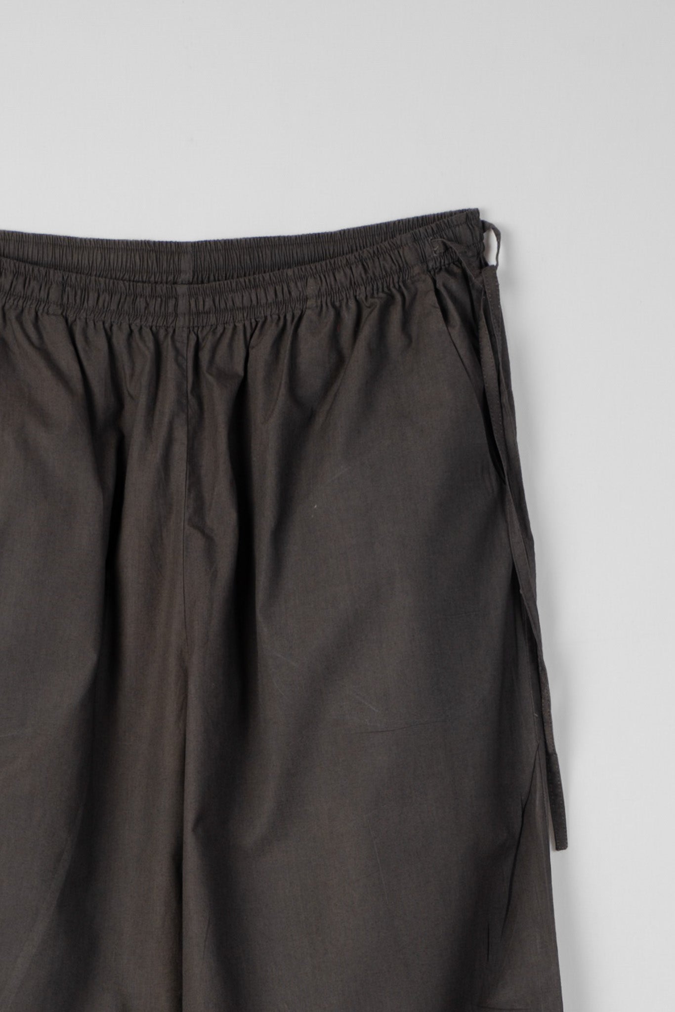 CHARCOAL TUCK PANT