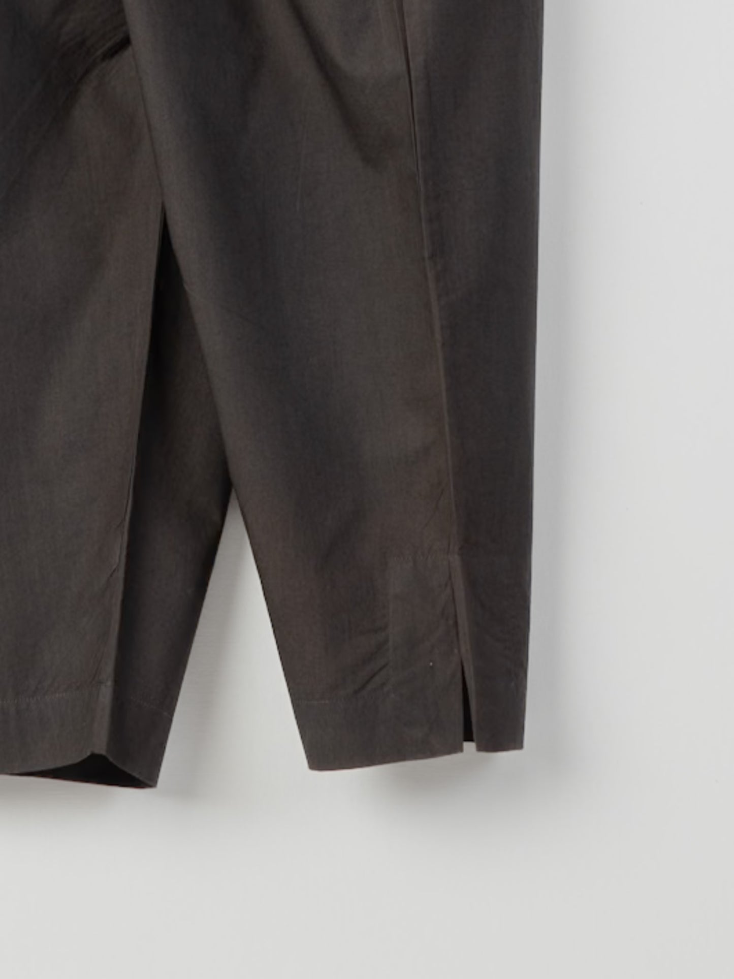 CHARCOAL TUCK PANT