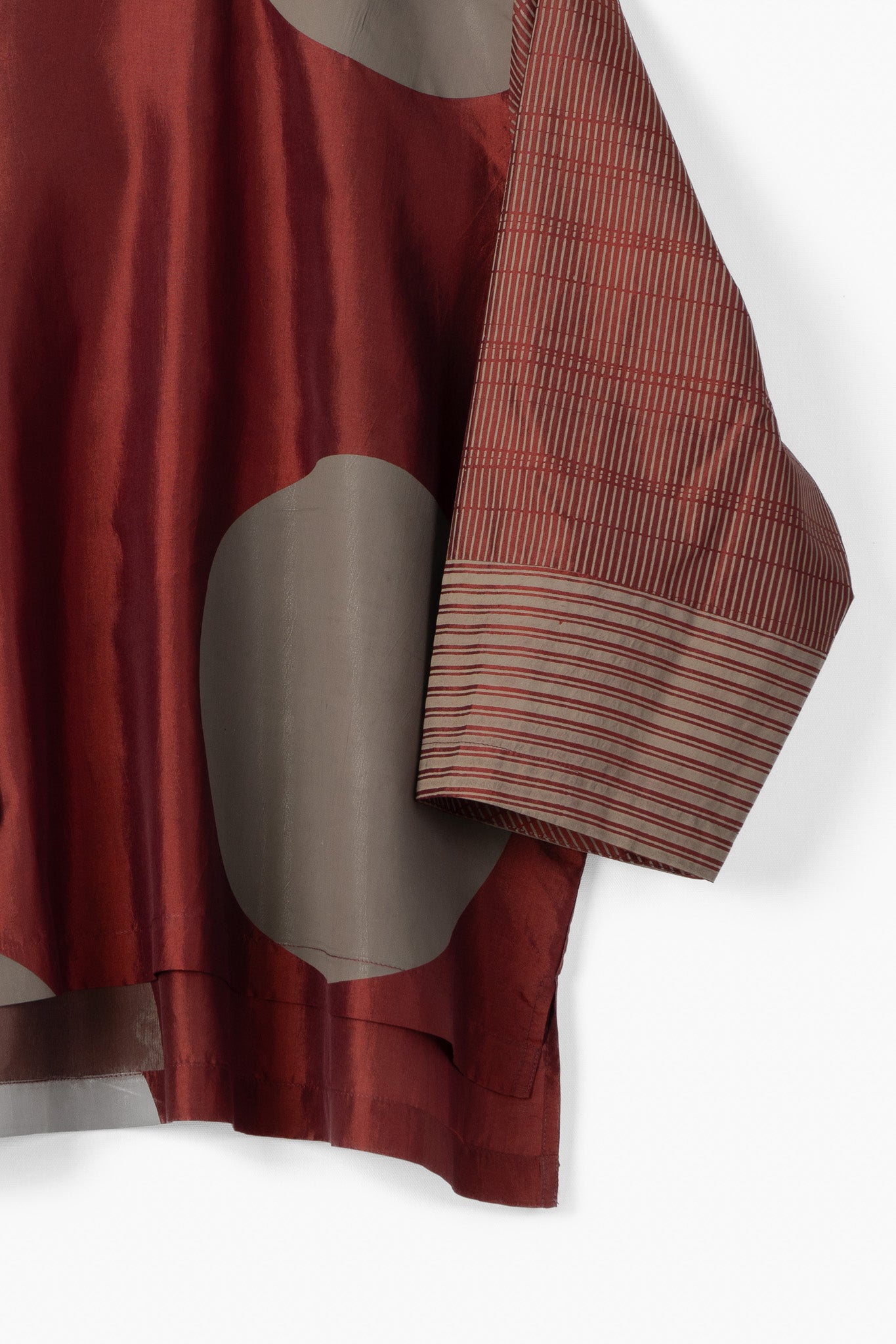 BURGUNDY BIG DOT TOP